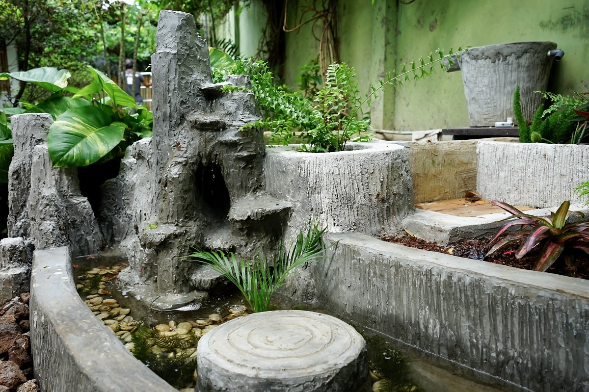 Small Corner Yard Waterfall Pond Idea 17